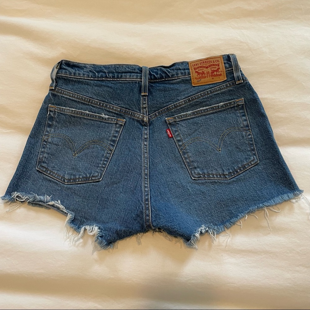 Levi’s Ribcage Shorts - Picture 2 of 3